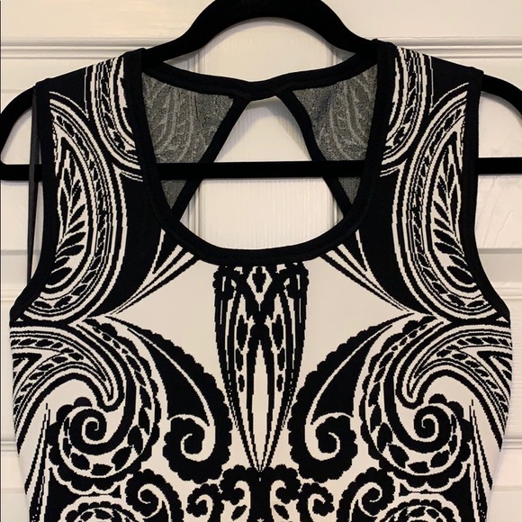 Guess mini body con dress size Medium - Picture 5 of 6